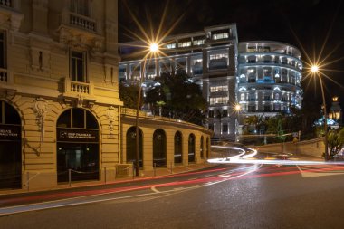 Gece Monaco sokak görünümü
