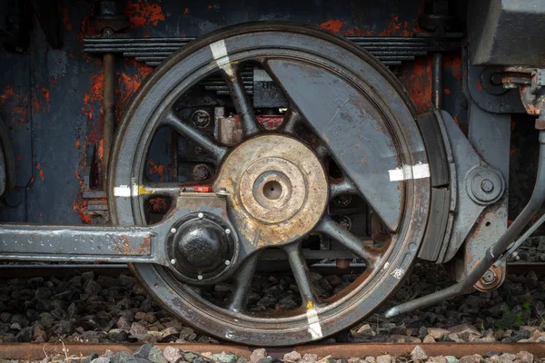 Eski tren tekerleği — Stok fotoğraf