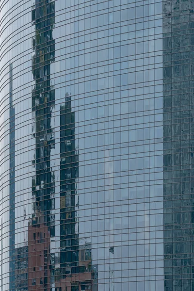 Bâtiment de bureaux en verre moderne — Photo