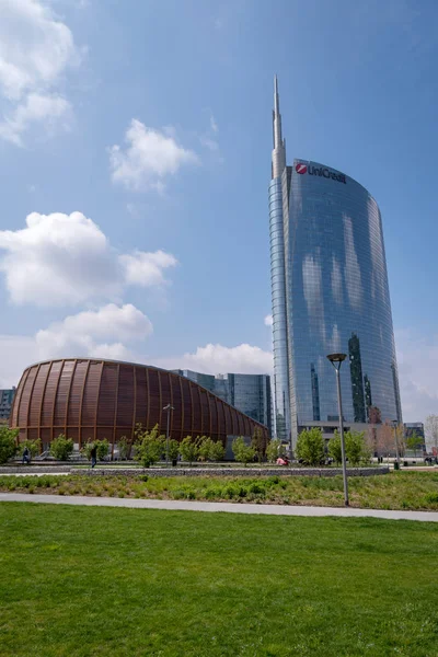 Italia, Milano, quartiere Porta Nuova con Torre Unicredit — Foto Stock