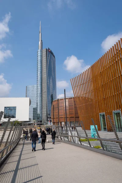Italia, Milán, distrito de Porta Nuova con la Torre Unicredit — Foto de Stock