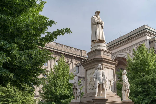 Italien, Milano. Monument to Leonardo — Stockfoto