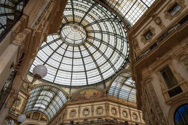 Milan. Skleněný strop v galerii Vittorio Emanuele — Stock fotografie