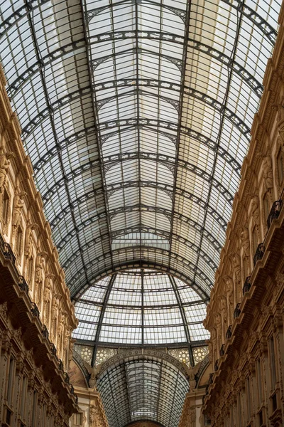 Milan. Plafond de verre dans la galerie Vittorio Emanuele — Photo