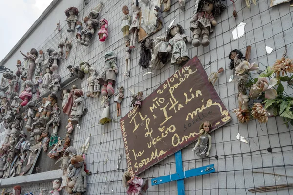 The Wall of Dolls, Milano, Italia — Foto Stock