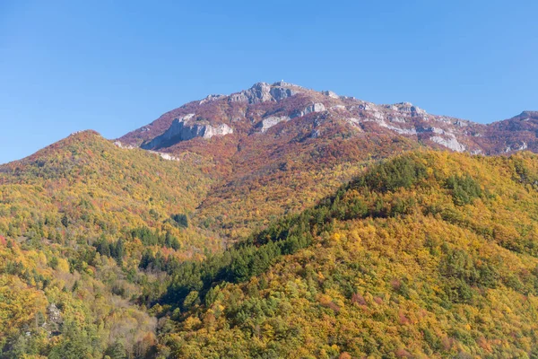 Itália, Alpes da Ligúria no outono — Fotografia de Stock