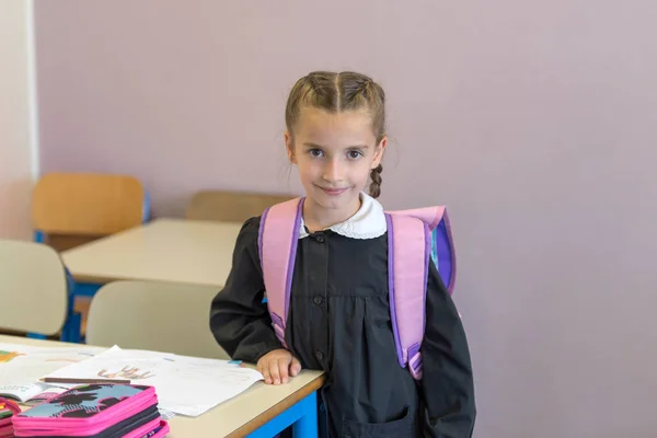 Basisschool student in de klas — Stockfoto