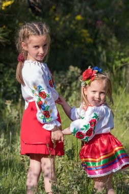 Ukrayna ulusal elbise sisters
