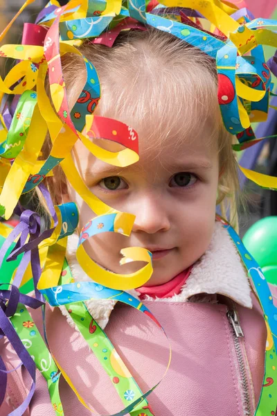 Kleines Mädchen beim Karneval — Stockfoto