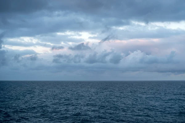 曇り空の下の地中海 — ストック写真