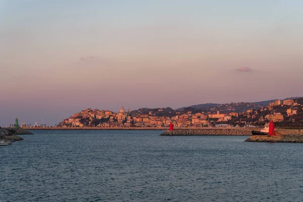 Imperia. Riviera italiana a la luz del amanecer —  Fotos de Stock