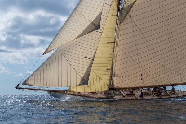 Klassisches Segelboot — Stockfoto