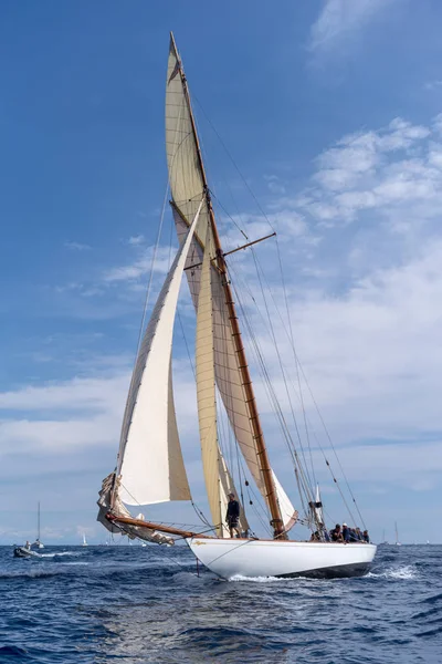 Klassisches Segelboot — Stockfoto