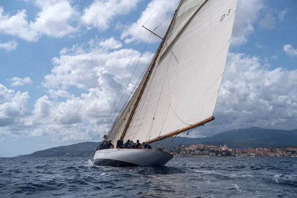 Klassisches Segelboot — Stockfoto