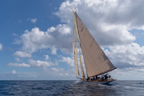 Klassisches Segelboot — Stockfoto