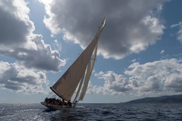 Klassisches Segelboot — Stockfoto