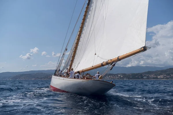 Klasik yelkenli yat — Stok fotoğraf