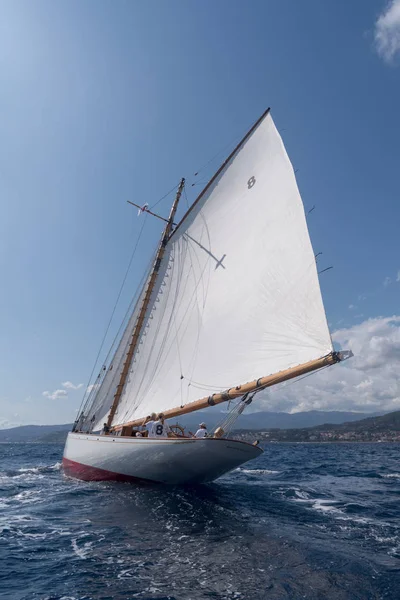 Klassische Segeljacht — Stockfoto