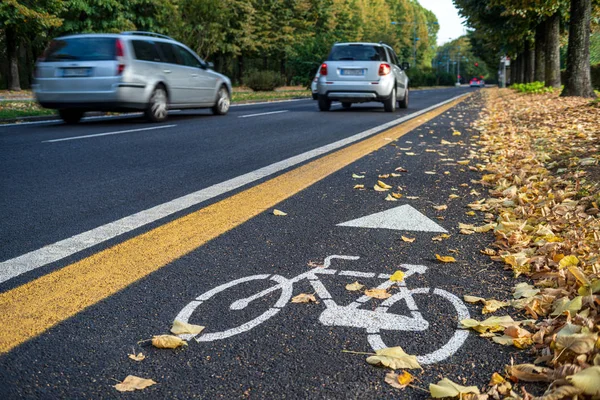 Bicycle lane in autumn — Stock Photo, Image