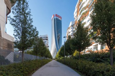 Hadid kulesi gökdeleni ve Milano 'nun Citylife bölgesindeki konutlar