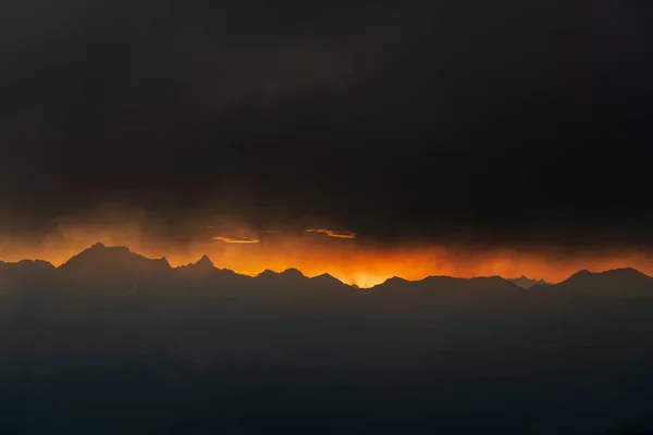 Bewölkter Himmel Gegen Die Sonne Über Den Seealpen Südfrankreich — Stockfoto