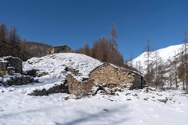 Resti Piccoli Edifici Pietra Nelle Alpi Italia — Foto Stock