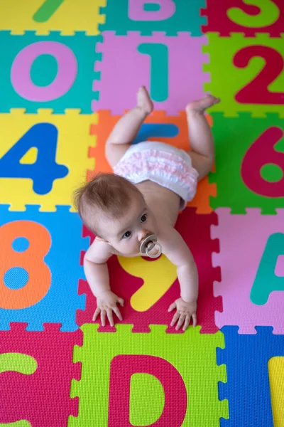 Vue Bébé Haut Sur Tapis Jeu Puzzle Mousse — Photo