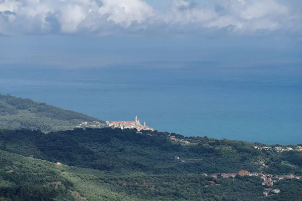 Diano Marina Körfezi Nin Nefes Kesici Manzarası Zeytin Ağaçlarıyla Dikilmiş — Stok fotoğraf