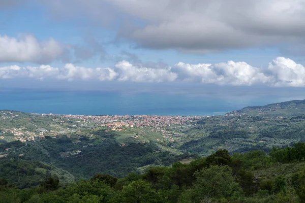 Vista Golfo Diano Marina Protegida Por Montanhas Cobertas Por Vegetação — Fotografia de Stock