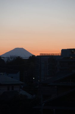 Mt. Fuji şehir manzaralı Tokyo alınır. Mt. Fuji Japonya'nın en yüksek dağ biridir.