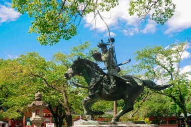 Miyamoto heykeli yok Yoritomo Fuji Hongu Sengen Taisha tapınak Shizuoka, Japonya. Kamakura Dönemi savaş zamanında sırasında ilk shogun olduğunu. 