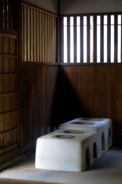 Shizuoka, Japonya'nın bulunan Japon eski ev mutfak. Hem yaz hem de kış için Japonya evde genellikle ahşap ve iyi hava sistemi yapılır. 