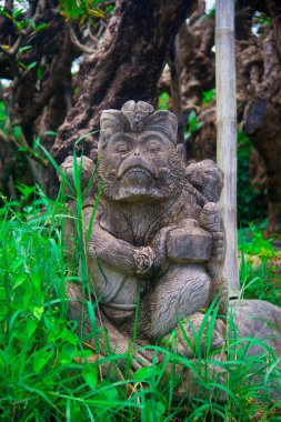 Bali Adası, Endonezya'nın sahile yakın Endonezya tarihsel heykeli. Bali Endonezya Adası ve bilinen bir turistik yer. Bali, pirinç hasat mevsim yılda üç kez, gel..