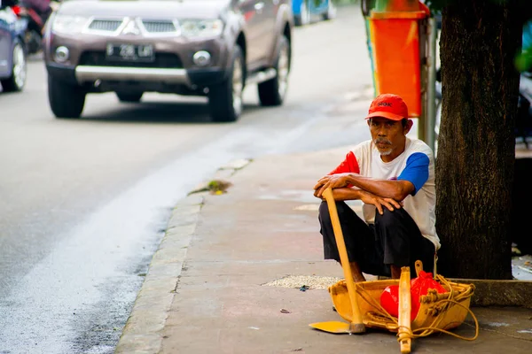 Homem Indonésio Sentado Rua Jacarta Indonésia Jacarta Maior Principal Cidade — Fotografia de Stock