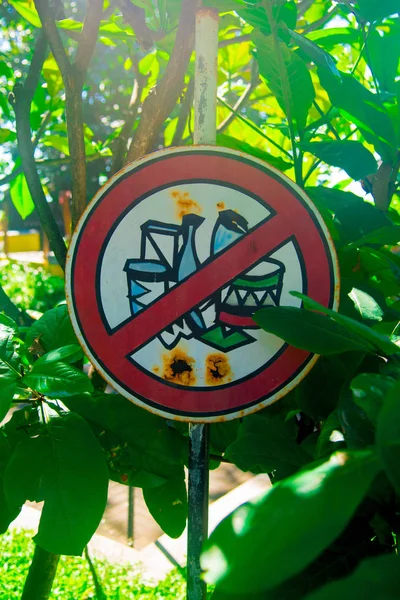 Don Throw Trash Away Sign Nearby Beach Bali Island Indonesia — Stock Photo, Image