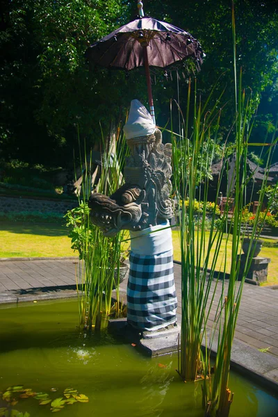 Индонезийская Историческая Статуя Рядом Пляжем Острова Бали Индонезия Бали Является — стоковое фото