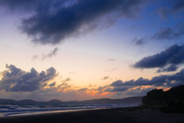 Etrafında gökkuşağı plaj Queensland, Avustralya Avustralya plaj. Avustralya dünyanın Güney kısmında yer alan bir kıta olduğunu.