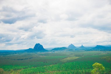 Cam ev dağlar Brisbane şehir Queensland, Avustralya yakın. Avustralya dünyanın Güney kısmında yer alan bir kıta olduğunu.