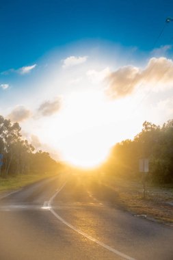 Brisbane şehir Queensland, Avustralya yakın alınan yol. Avustralya dünyanın Güney kısmında yer alan bir kıta olduğunu.