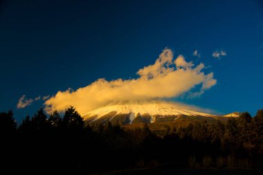 Fuji Dağı, Japonya. Fuji kültür ve iş pazarları için Japonya 'nın önemli şehirlerinden biridir.