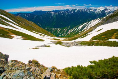 Toyama, Japonya 'da Tateyama Dağları. Toyama kültür ve iş piyasaları için Japonya 'nın önemli şehirlerinden biridir.