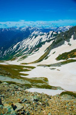 Toyama, Japonya 'da Tateyama Dağları. Toyama kültür ve iş piyasaları için Japonya 'nın önemli şehirlerinden biridir.