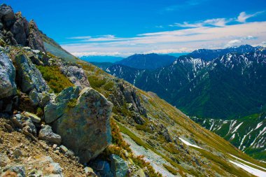 Toyama, Japonya 'da Tateyama Dağları. Toyama kültür ve iş piyasaları için Japonya 'nın önemli şehirlerinden biridir.