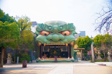 Namba Yasaka Shrine Osaka, Japonya. Osaka, kültür ve iş piyasaları için Japonya 'nın önemli şehirlerinden biridir..