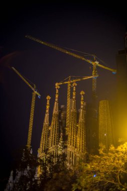 Barselona, Ispanya-24 Kasım 2018: La Sagrada Familia 'nın inşaatı devam ediyor. Bu bir sanatçı Antoni Gaudi tarafından UNESCO Dünya Mirası site bölümünde.