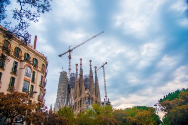 Barselona, Ispanya-24 Kasım 2018: La Sagrada Familia 'nın inşaatı devam ediyor. Bu bir sanatçı Antoni Gaudi tarafından UNESCO Dünya Mirası site bölümünde.