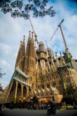 Barselona, Ispanya-24 Kasım 2018: La Sagrada Familia 'nın inşaatı devam ediyor. Bu bir sanatçı Antoni Gaudi tarafından UNESCO Dünya Mirası site bölümünde.