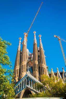 Barselona, Ispanya-24 Kasım 2018: La Sagrada Familia 'nın inşaatı devam ediyor. Bu bir sanatçı Antoni Gaudi tarafından UNESCO Dünya Mirası site bölümünde.