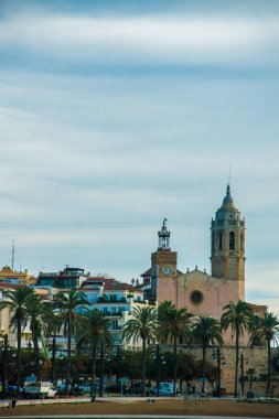 İspanya, Barselona 'daki İspanyol Plaj Tatil Köyü. Sitges bölgesi sahil beldesi olarak bilinir..