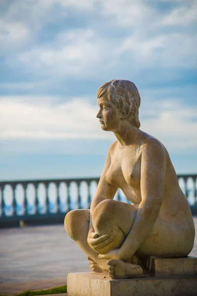 Estátua Feminina Redor Área Praia Sitges Barcelona Espanha — Fotografia de Stock